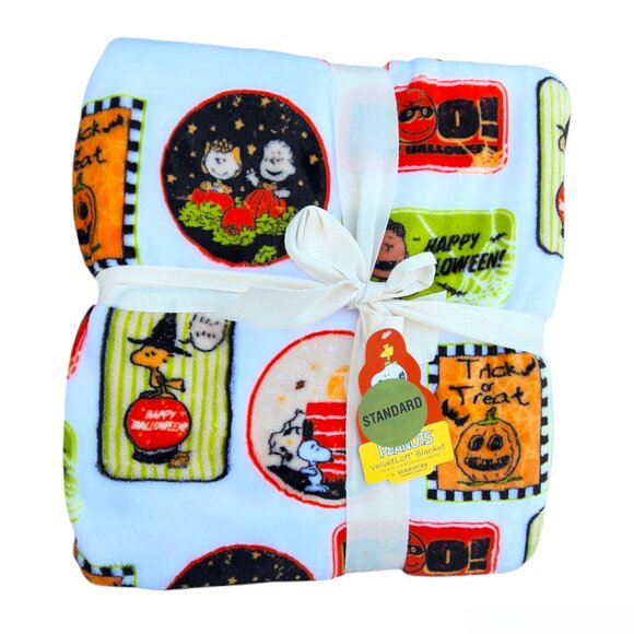 New 2024 Peanuts Halloween Twin Velvet Loft Throw - Picture 1 of 6
